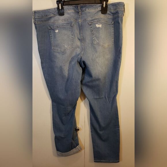 Plus Size Distressed Boyfriend Jeans Light Wash Ripped Denim Stretchy Cuffed Hem - Picture 5 of 9